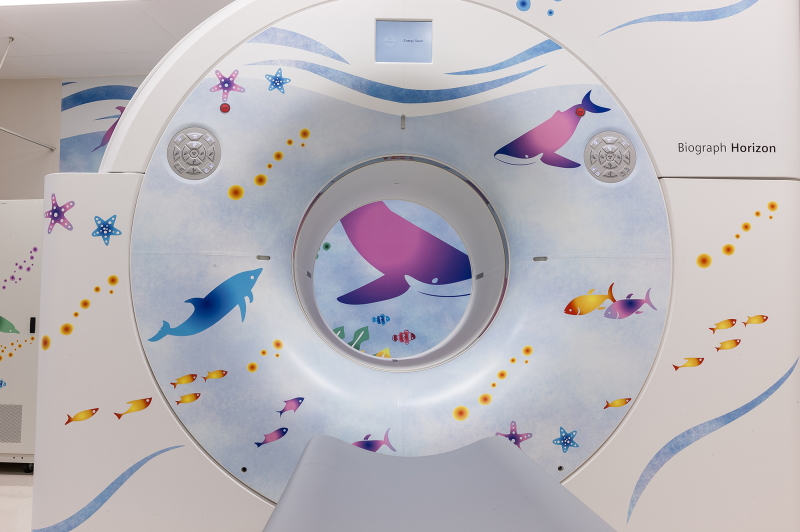 PET検査室 テーマ「海と魚たち」名古屋大学医学部附属病院 クラウドファンディング